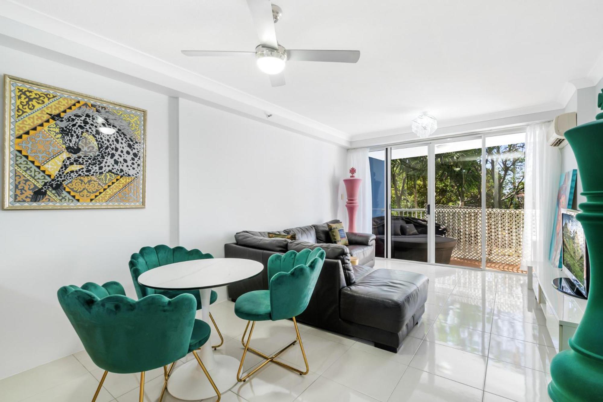 Broadbeach 1-bed With Pools, Gym & Secure Parking